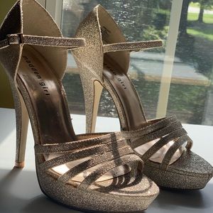 Madden Girl Gold Glitter Pumps